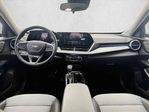 Used 2025 Chevrolet Trax LT w/ LT Convenience Package FWD image 14
