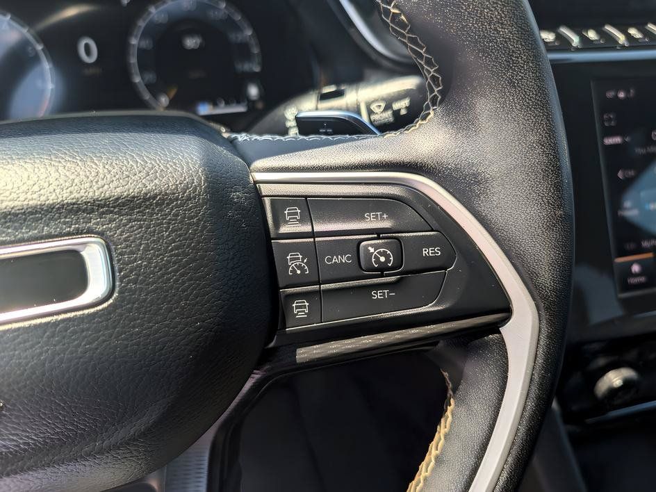 Used 2023 Jeep Grand Cherokee Altitude RWD image 20