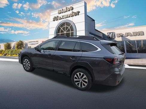 Used 2025 Subaru Outback Premium w/ Popular Package #1A AWD/4WD image 3