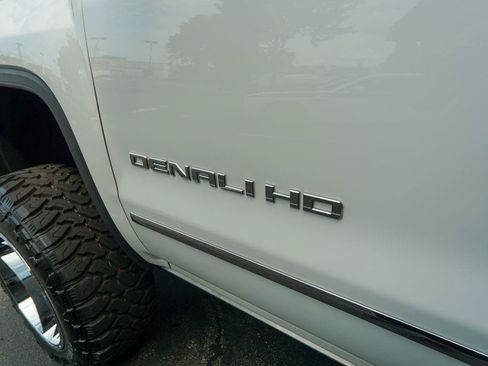 Used 2015 GMC Sierra 2500 Denali w/ Duramax Plus Package AWD/4WD image 9