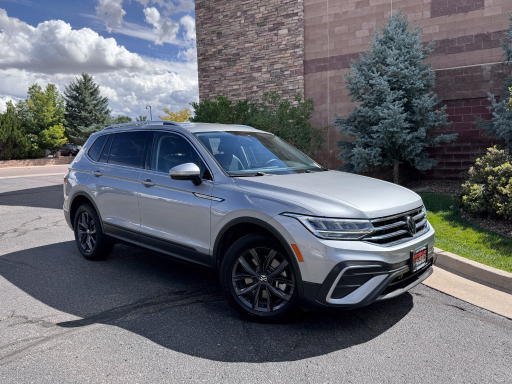 Used 2024 Volkswagen Tiguan SE AWD/4WD image 2