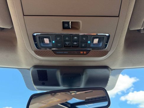 Used 2025 Ford F350 Platinum w/ Platinum Plus Package AWD/4WD image 36