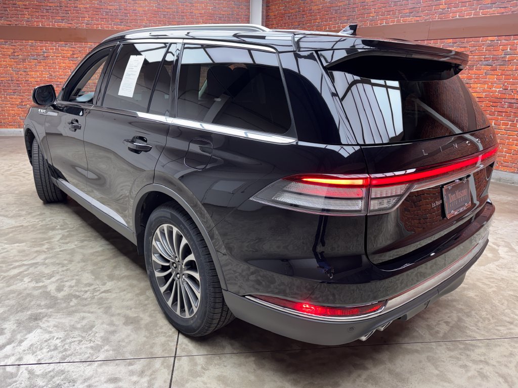 Used 2024 Lincoln Aviator AWD w/ Premium Package image 2