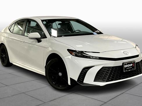 Certified 2025 Toyota Camry SE AWD/4WD image 3
