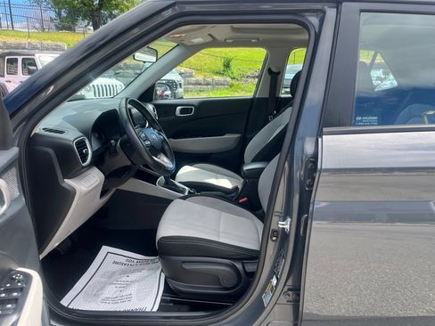 Used 2024 Hyundai Venue SEL FWD image 7