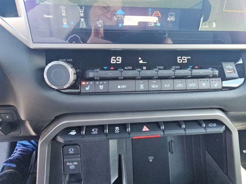 Certified 2026 Toyota Tundra Limited AWD/4WD image 19