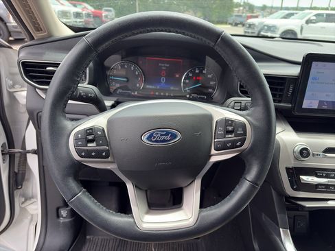 Used 2023 Ford Explorer XLT w/ Equipment Group 202A RWD image 6