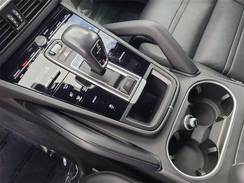 Used 2021 Porsche Cayenne image 34