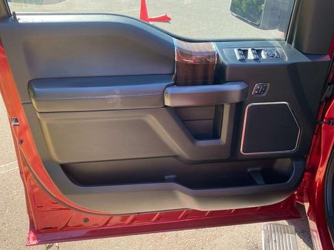 Used 2015 Ford F150 Platinum w/ Equipment Group 701A Luxury AWD/4WD image 12