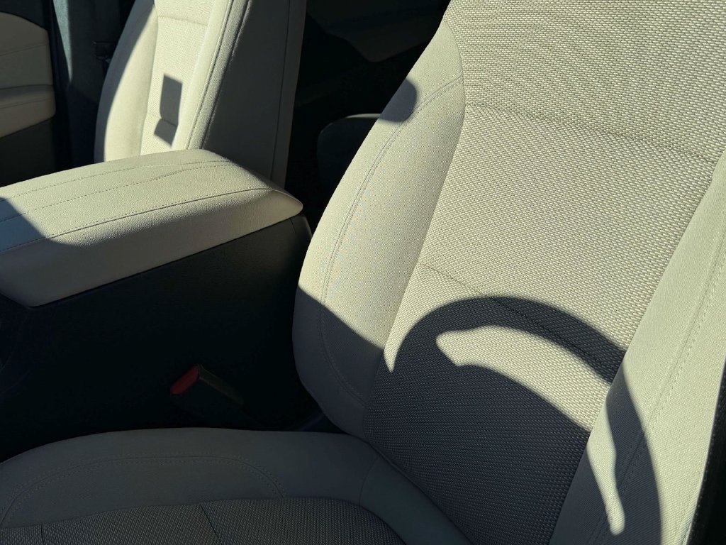 Used 2023 Chevrolet Traverse LS FWD image 27