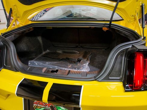 Used 2016 Ford Mustang Shelby GT350 w/ Technology Package image 38