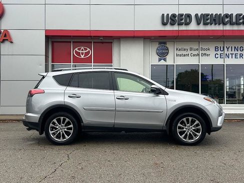 Used 2018 Toyota RAV4 Limited w/ Advanced Technology Package AWD/4WD image 7