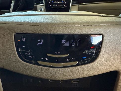 Used 2019 Cadillac Escalade ESV Luxury RWD image 17