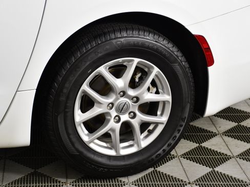 Used 2023 Chrysler Voyager LX FWD image 50