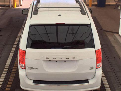 Used 2019 Dodge Grand Caravan SXT image 5