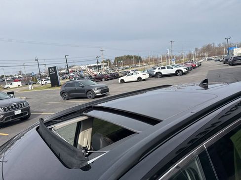 Used 2023 Nissan Rogue SV w/ SV Premium B Package image 9