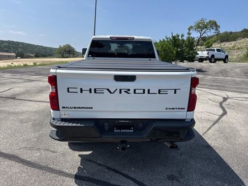 Used 2022 Chevrolet Silverado 2500 Custom w/ Custom Value Package AWD/4WD image 6