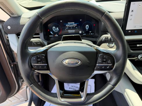 Used 2025 Ford Explorer Platinum w/ Ultimate Package AWD/4WD image 14