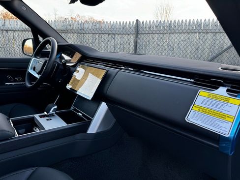 New 2025 Land Rover Range Rover SE image 22