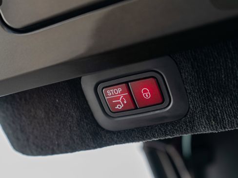 Used 2021 Aston Martin DBX image 43