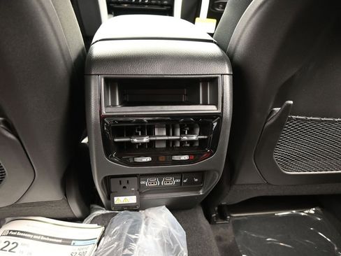 Used 2025 Jeep Grand Cherokee Limited image 33