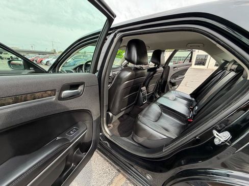 Used 2019 Chrysler 300 Limited RWD image 11