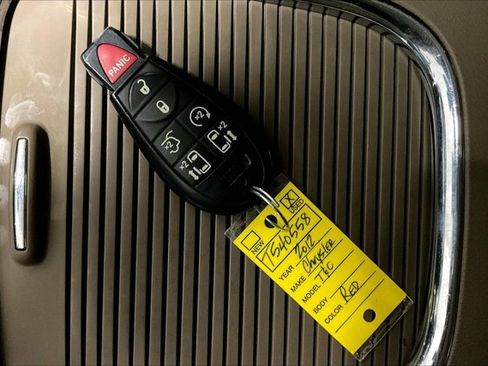 Used 2012 Chrysler Town & Country Limited w/ Luxury Group image 11