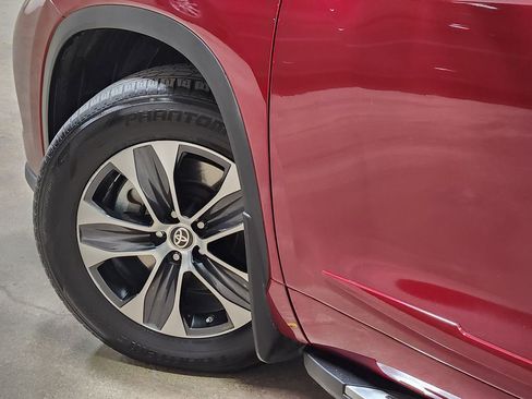 Used 2022 Toyota Highlander XLE image 23