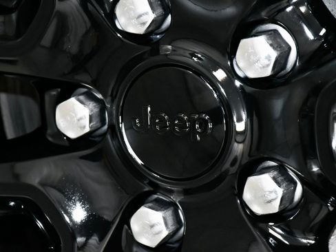 Used 2021 Jeep Grand Cherokee Laredo X image 74