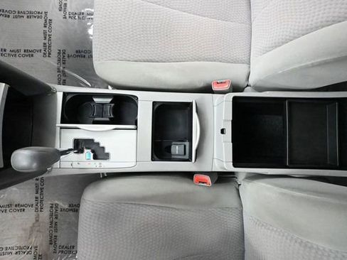 Used 2011 Toyota Camry LE image 29