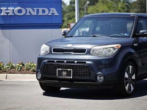 Used 2014 Kia Soul ! w/ Sun & Sound Package FWD image 2