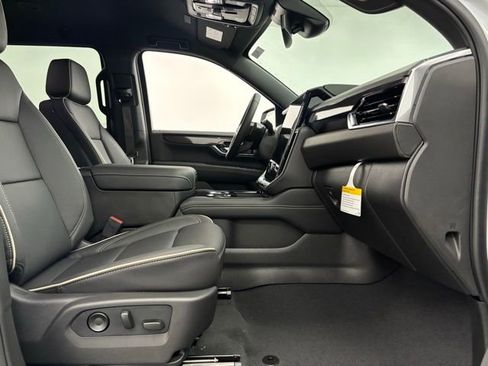 New 2026 GMC Yukon XL Elevation image 35