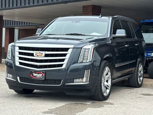 Used 2020 Cadillac Escalade Premium Luxury RWD image 3