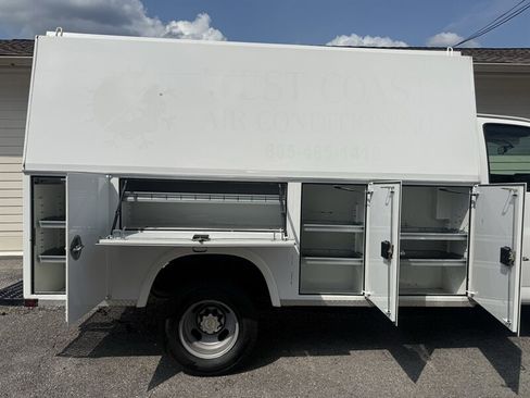 Used 2018 Chevrolet Express 3500 w/ Power Convenience Package RWD image 2