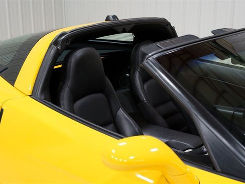 Used 2005 Chevrolet Corvette Coupe w/ Preferred Equipment Group RWD image 29