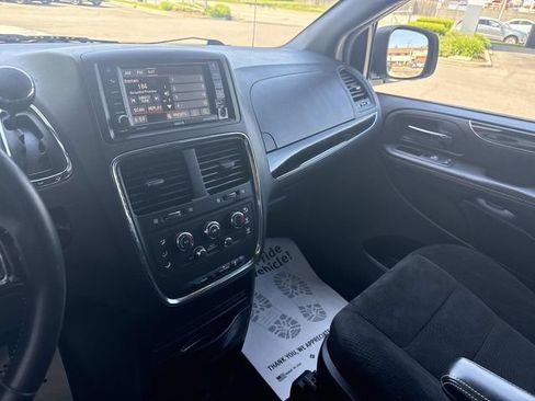Used 2017 Dodge Grand Caravan SE FWD image 74