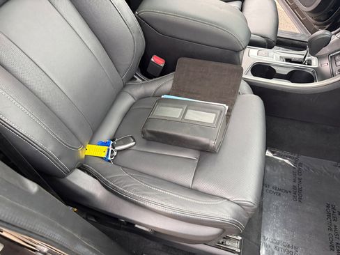 Certified 2022 Subaru Ascent Limited w/ Technology Package image 5