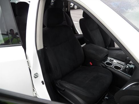 Used 2013 Nissan Pathfinder SV AWD/4WD image 12