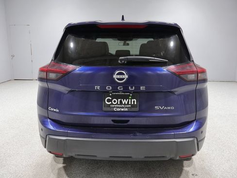 Used 2024 Nissan Rogue SV AWD/4WD image 3