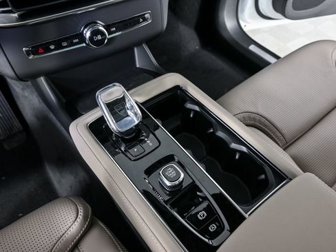 New 2026 Volvo XC90 B5 Ultra image 17