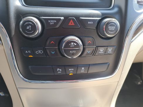 Used 2014 Jeep Grand Cherokee Limited image 24