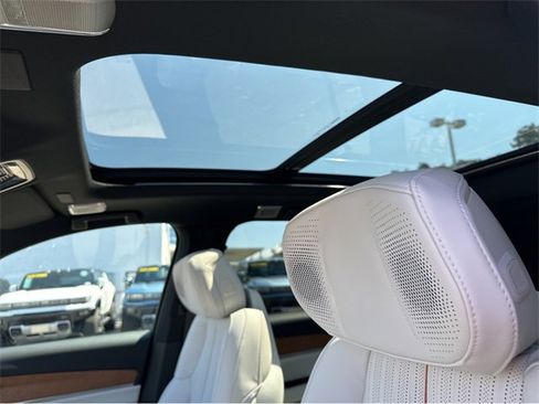 New 2026 Cadillac Vistiq Luxury image 25