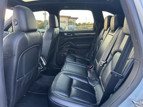 Used 2018 Porsche Cayenne image 15