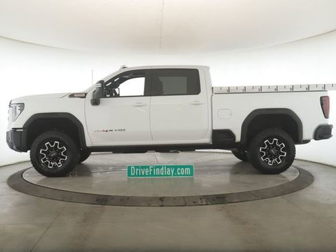 Used 2025 GMC Sierra 2500 AT4X image 9