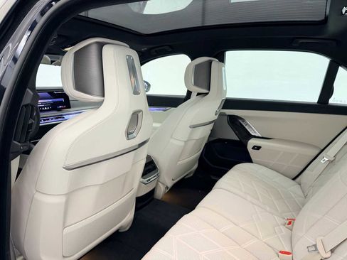 Used 2024 BMW i7 xDrive60 image 18