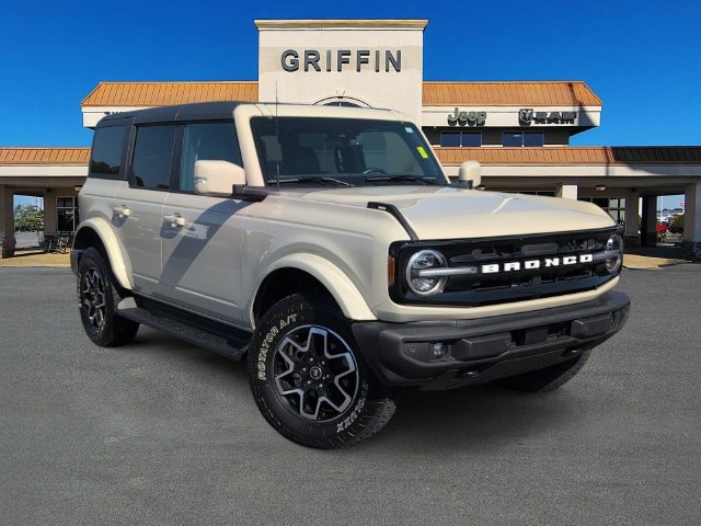 Used 2025 Ford Bronco Outer Banks AWD/4WD image 1