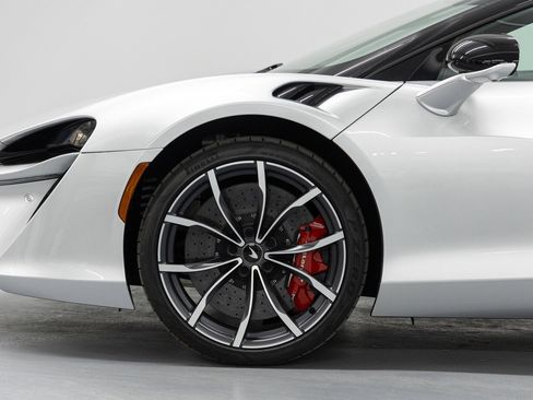 Used 2023 McLaren Artura image 15