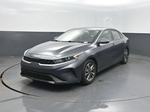 Used 2024 Kia Forte LXS FWD image 2