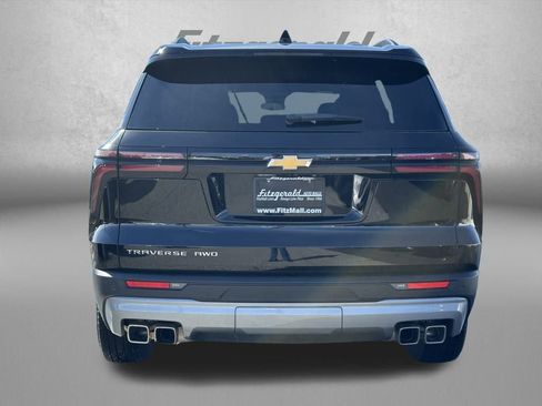 Used 2025 Chevrolet Traverse LT image 6