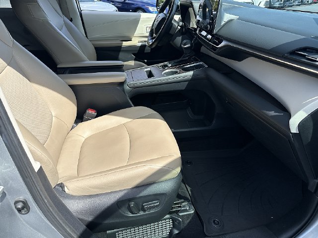 Used 2021 Toyota Sienna XLE FWD image 10